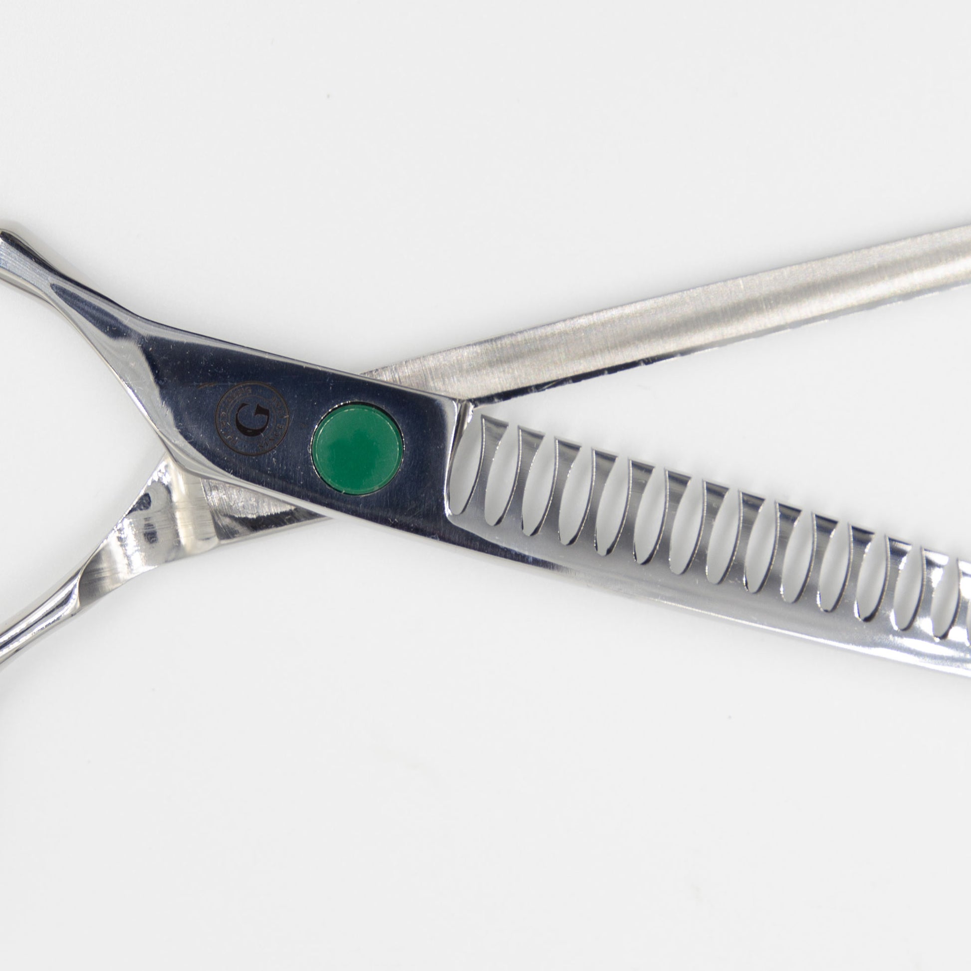 7" Left-Handed 21 Teeth Chunker Scissors Close Up