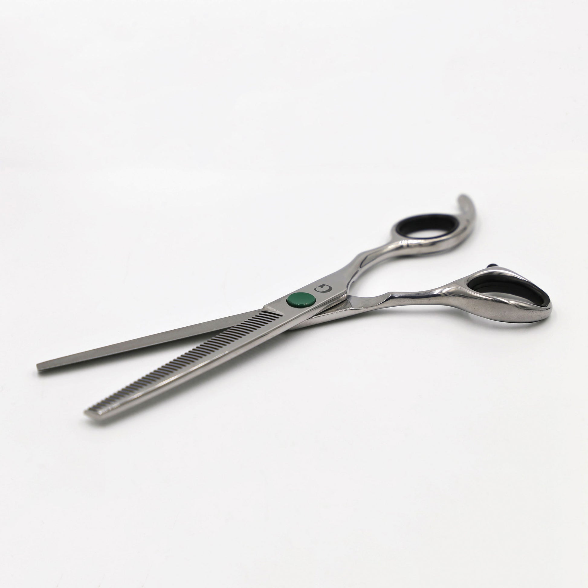 6.5" 46 Teeth Thinning Scissors Angled View