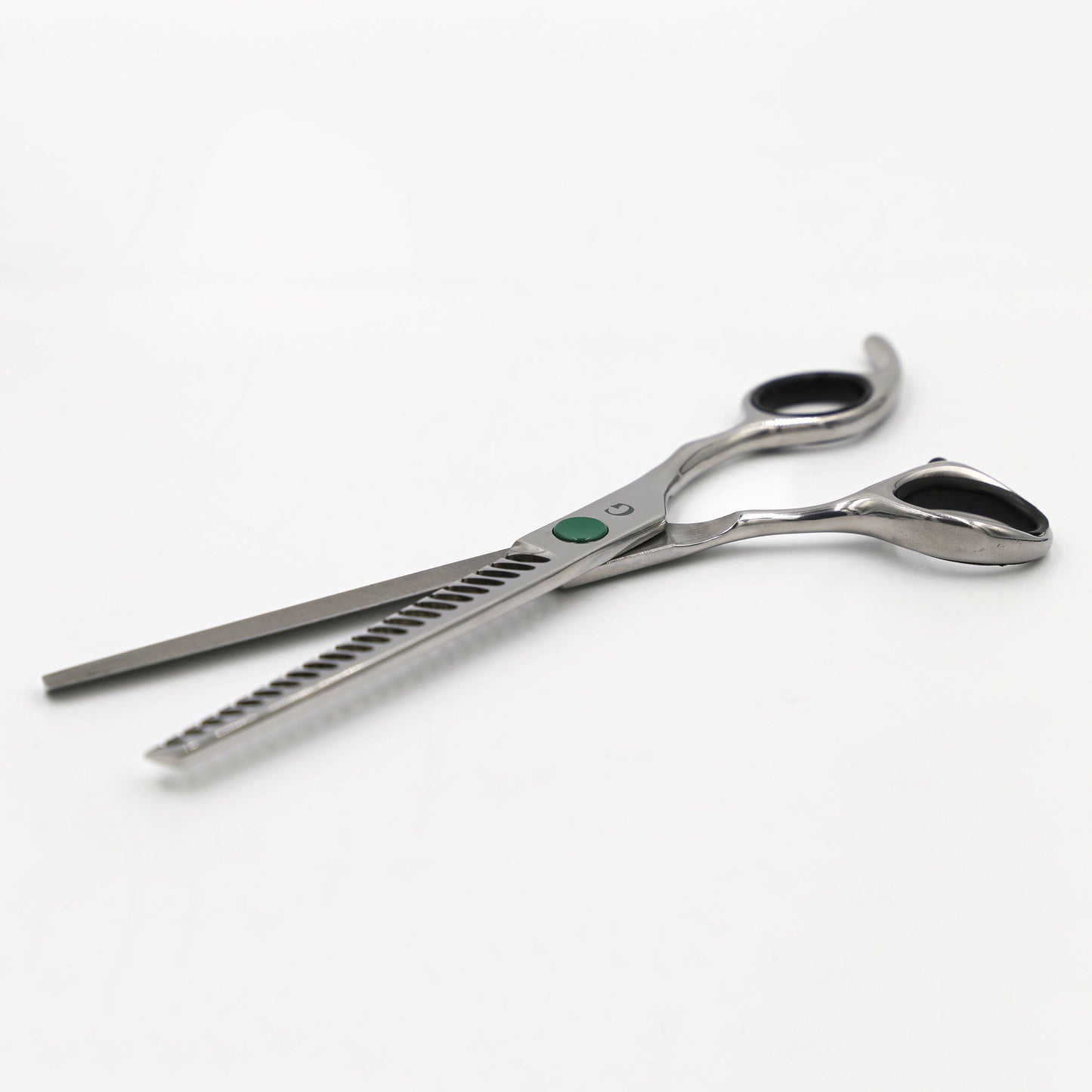 7" 21 Teeth Chunker Scissors Angled View